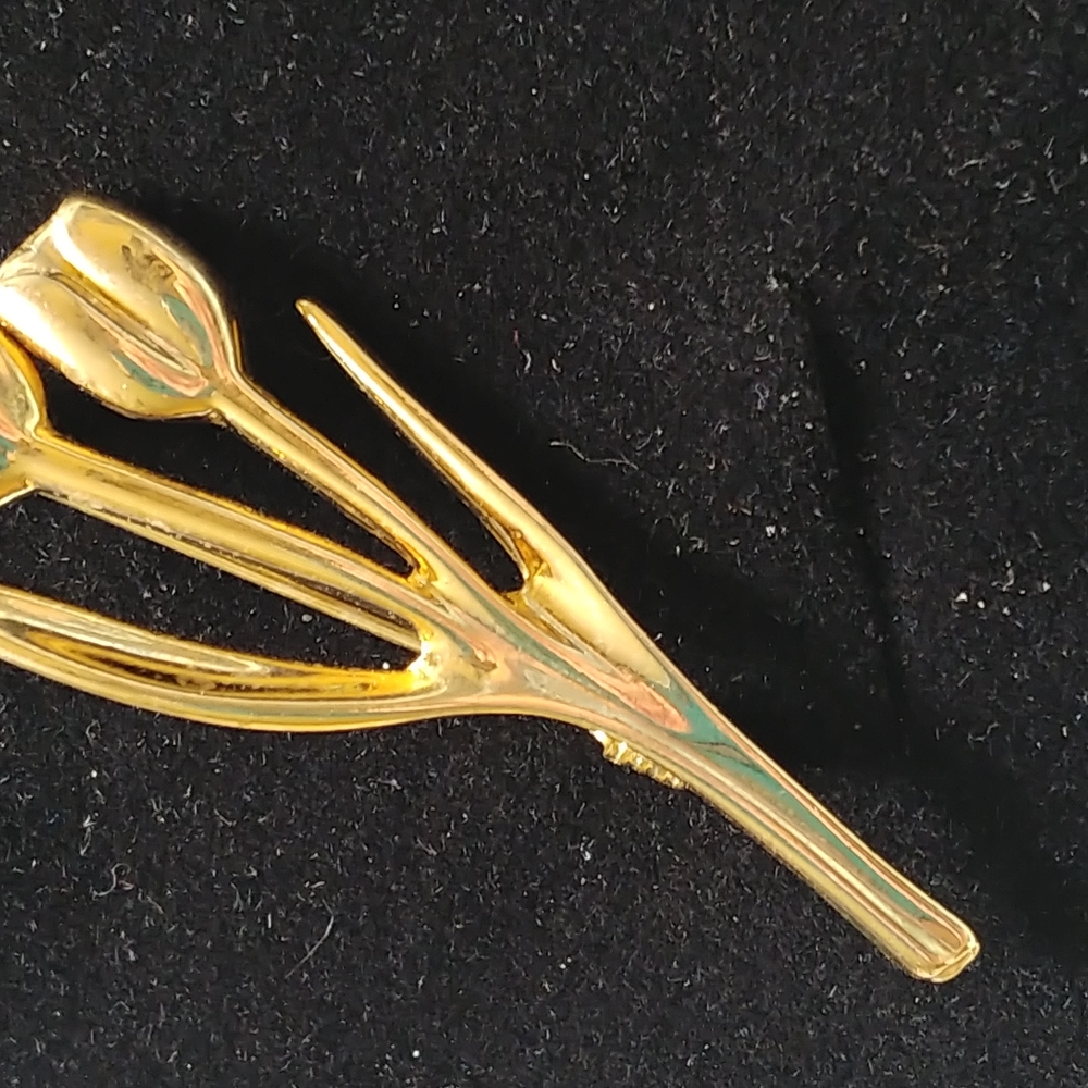 Elegant Gold Tulip Brooch